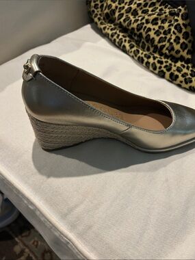 Metallic gold never worn Wedge Pumps - Women's Dress Espadrille leather